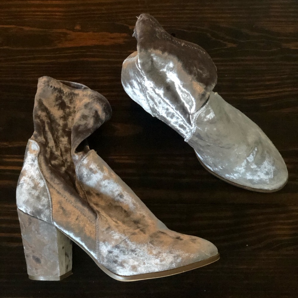 Silver velvet boots